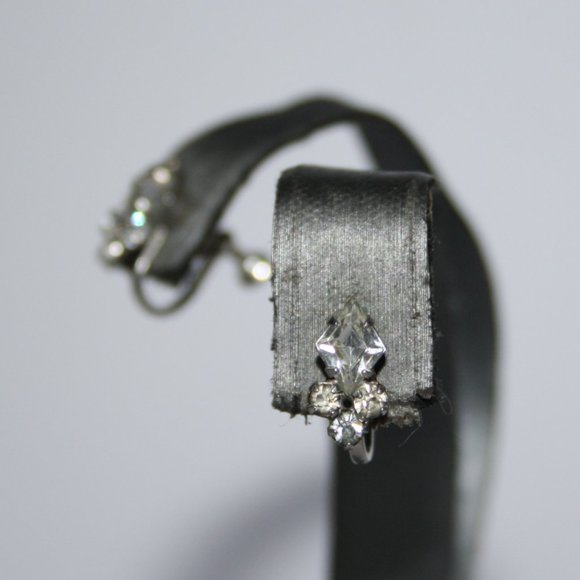 Vintage silver and rhinestone screw on earrings - Picture 1 of 3
